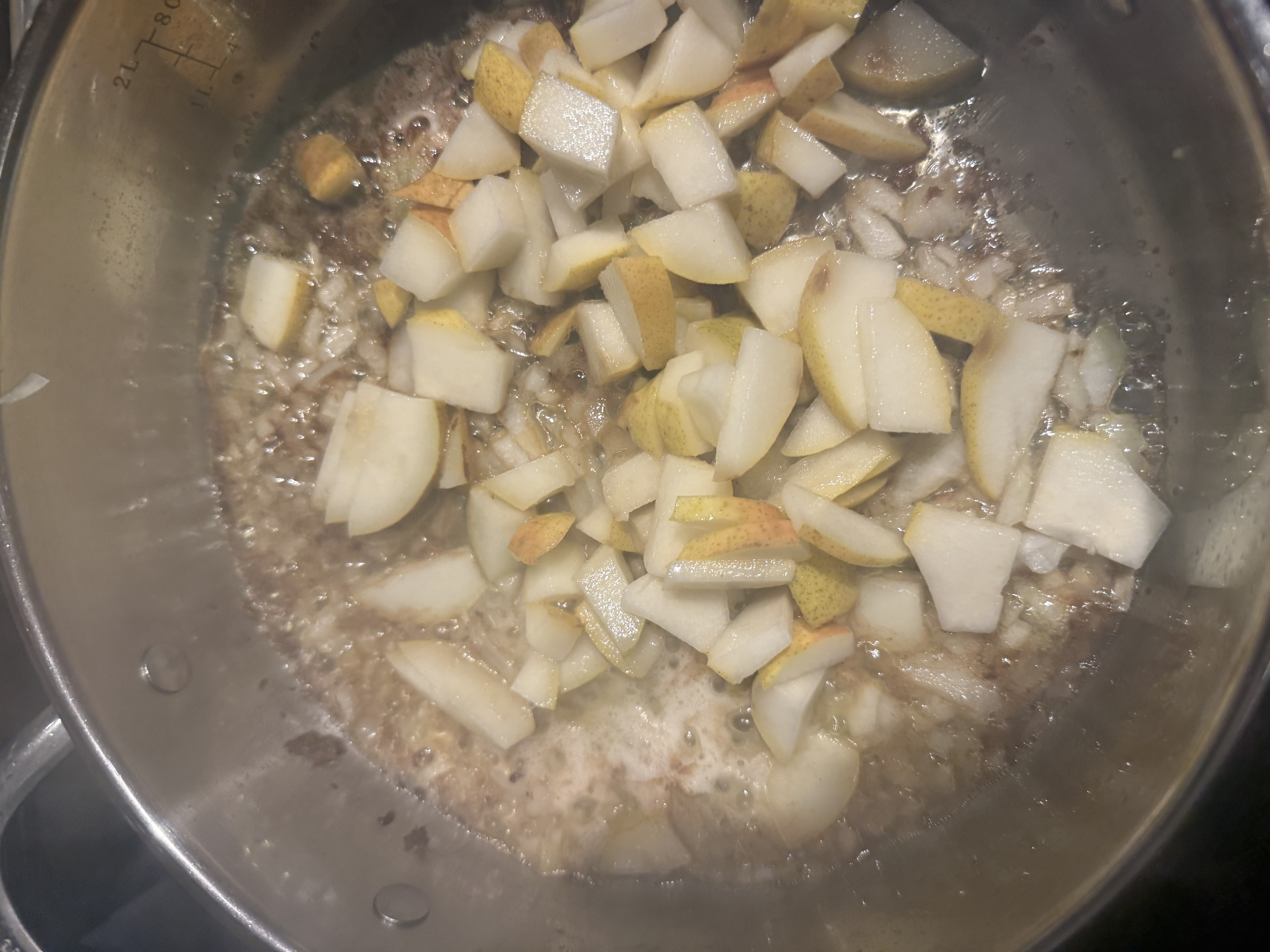 Caramelizing the pears and onion in the browned butter.